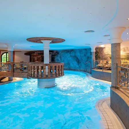 Wellnessresort Und Kaiserjuwel Seiwald 4 Stern Superior ホテル 4*
